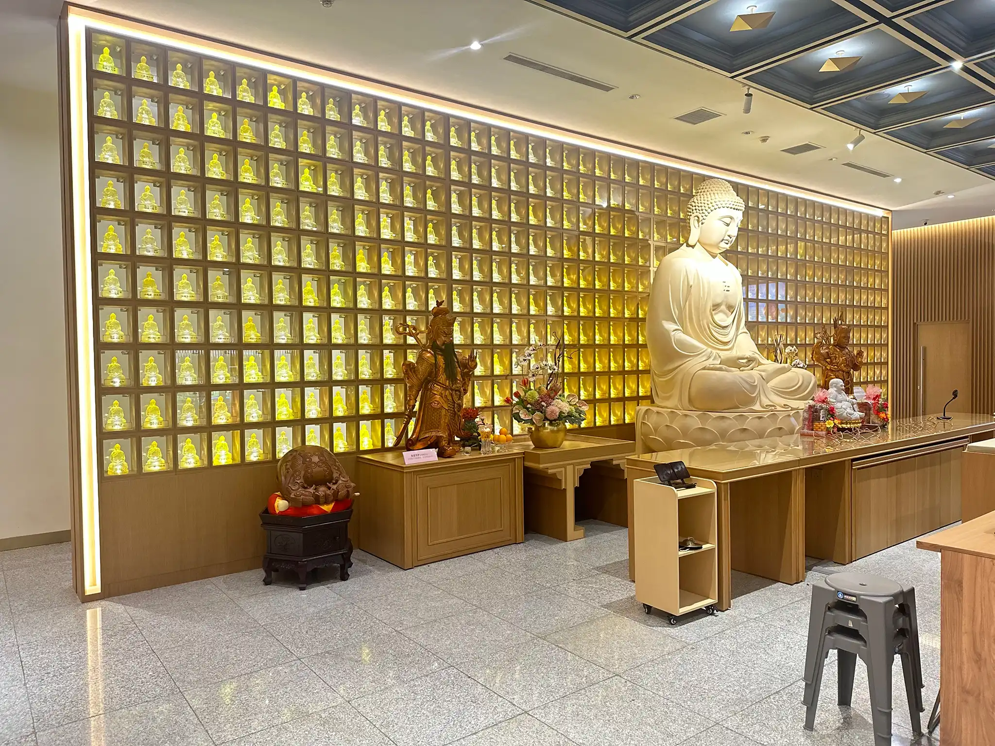 Nirvana Memorial Garden - Lin San Temple Buddha Altar